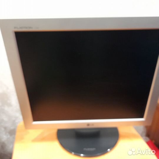 Монитор LG flatron L 1730ssnt