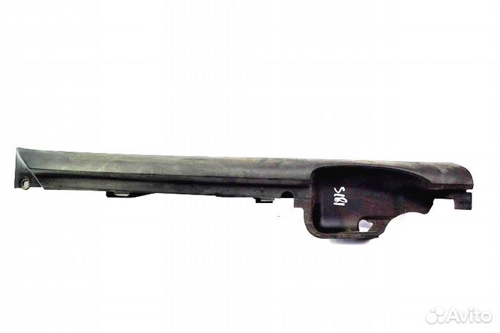 Пластиковая накладка под лобовым стеклом правая ча