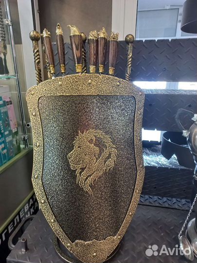 Кованый Щит под шанпура с Национальной символикой