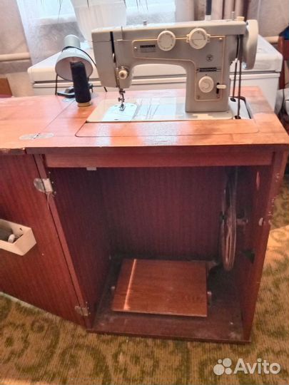 Швейная машина Подольск 142