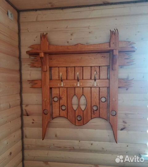 Деревянная вешалка