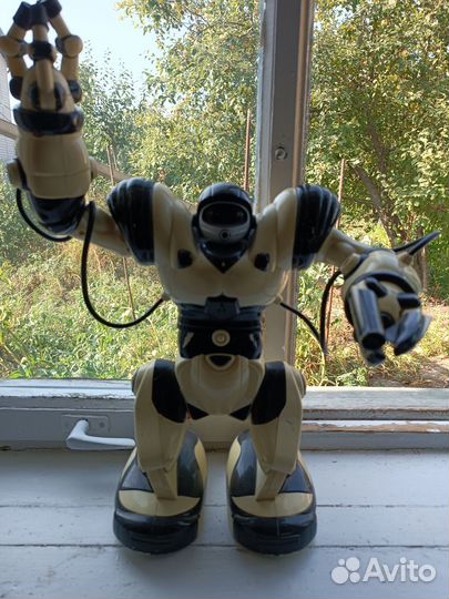 Машина игрушка робот