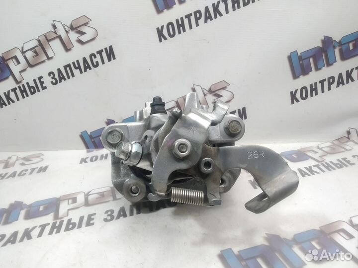 Суппорт задний правый Toyota Corolla 150