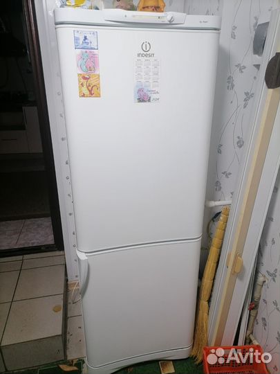 Холодильник Indesit бу