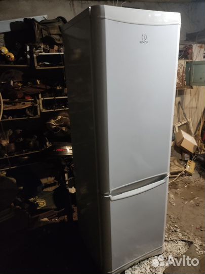 Холодильник бу indesit
