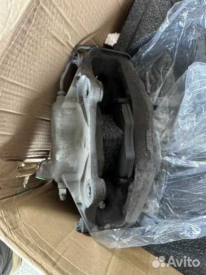 Тормозные диски, супорта и колодки на BMW X5 G05