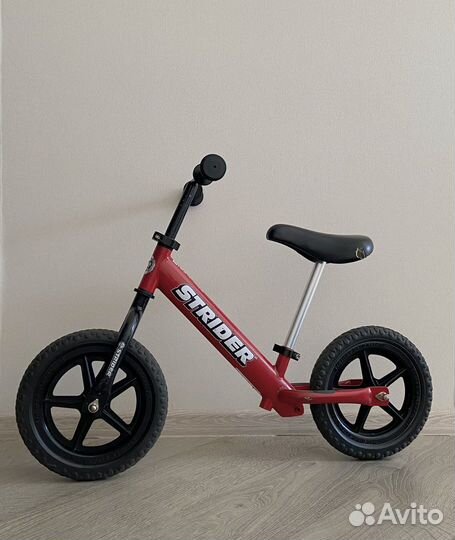 Беговел strider st4 + комплект лыж