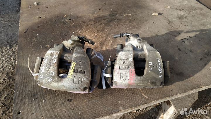 Суппорт передний Мазда 3 бк BK 1.6