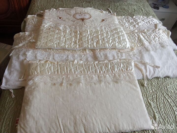 Набор белья в детскую кроватку с балдахином