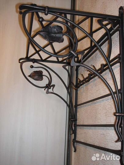 Вешалка, зеркало,мангал, стол