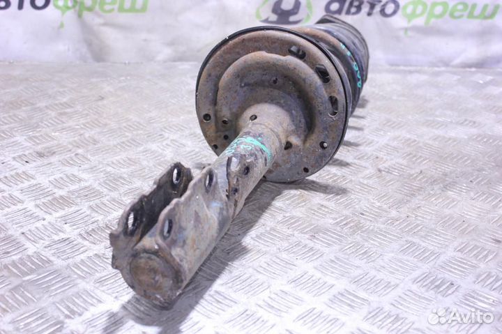 Опора заднего амортизатора Toyota Camry v40