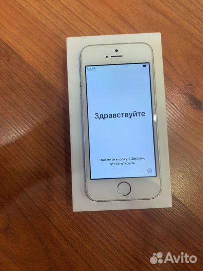 iPhone SE, 64 ГБ