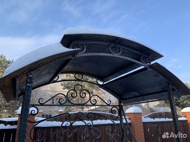 Мангал-беседка с крышей