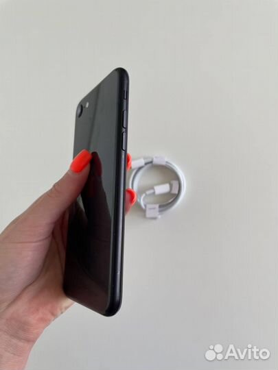 iPhone SE (2020), 64 ГБ