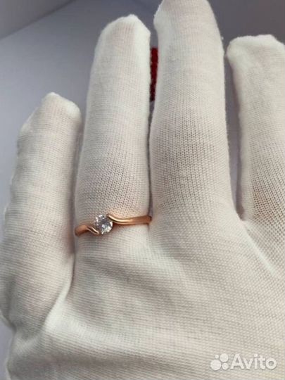 Кольцо с камнем новое