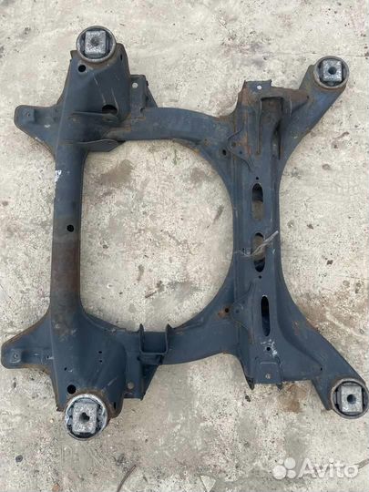 Подрамник передний 7L0499030T