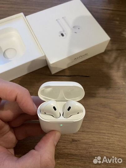 AirPods 2 Wireless Charging