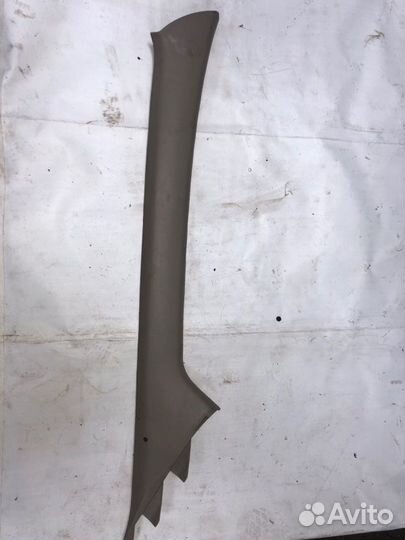 Накладка на стойку передняя правая Nissan Liberty