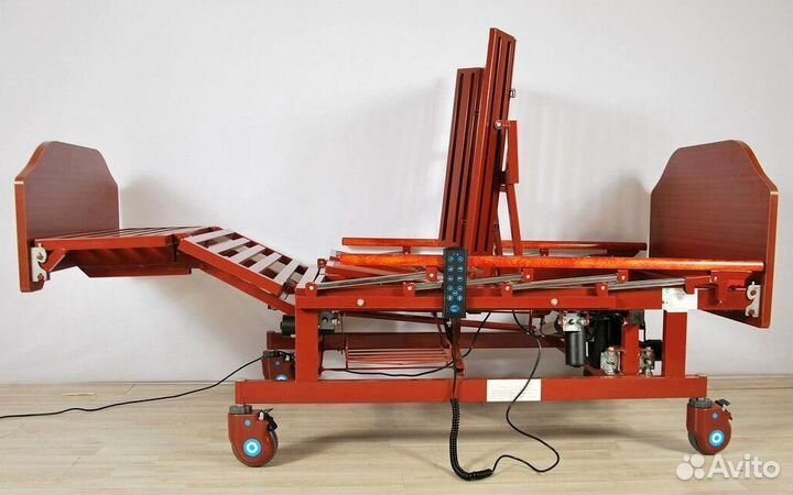 Медицинская кровать для инвалидов