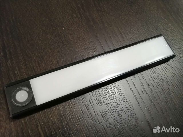 LED светильник с датчиком движения и акб