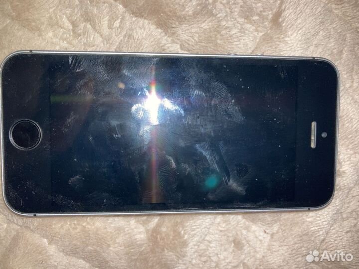 Телефон iPhone SE