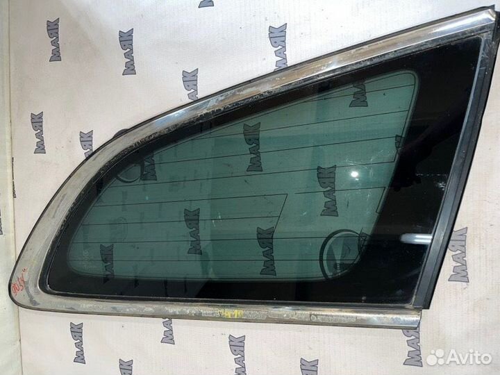 Стекло боковое багажника заднее правое Mazda