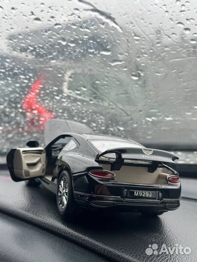 Машинка металлическая Bentley Continental GT