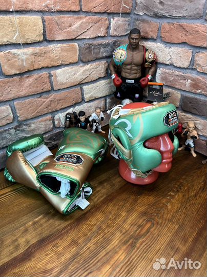 Боксерские перчатки и шлем Rival