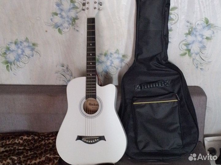 Акустическая гитара