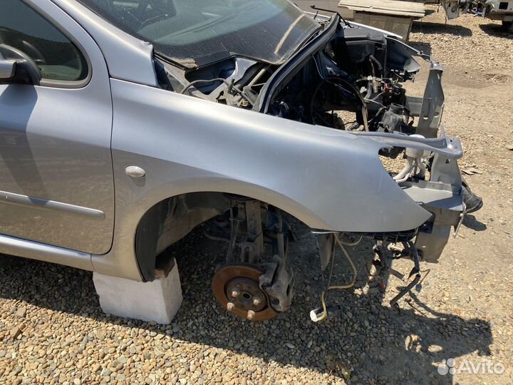 Переднее правое крыло Пежо 307 дорестайлинг