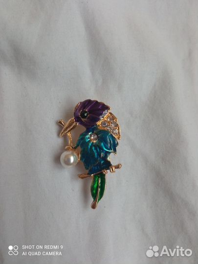 Брошь Значок Новый