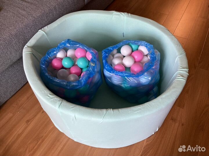Сухой бассейн с шариками