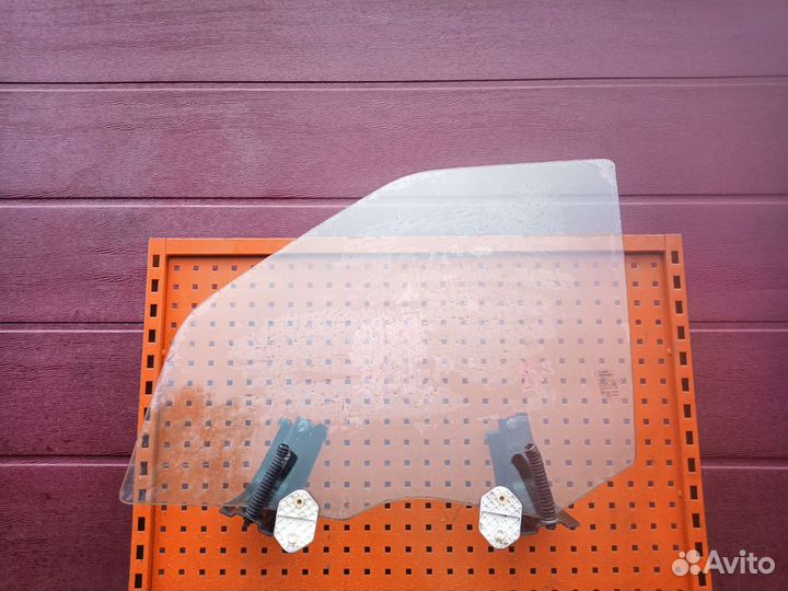 Стекло двери Range rover sport