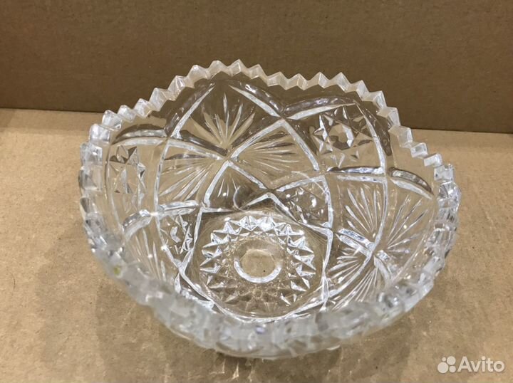 Хрустальная вазочка