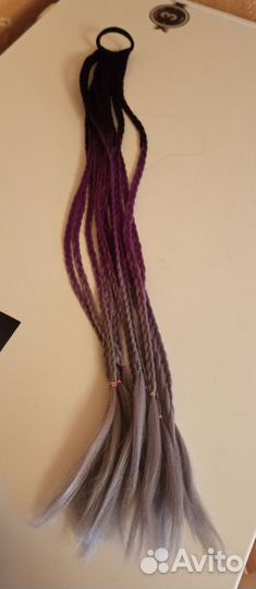 Резинка для волос с косами