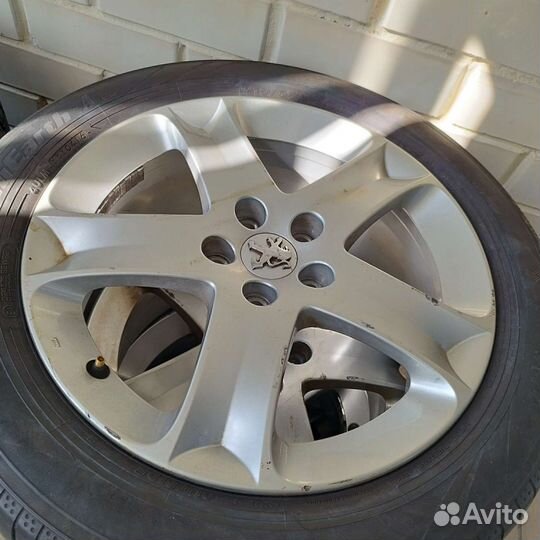Комплект для Пежо Yokohama 215/55 R17 Япония