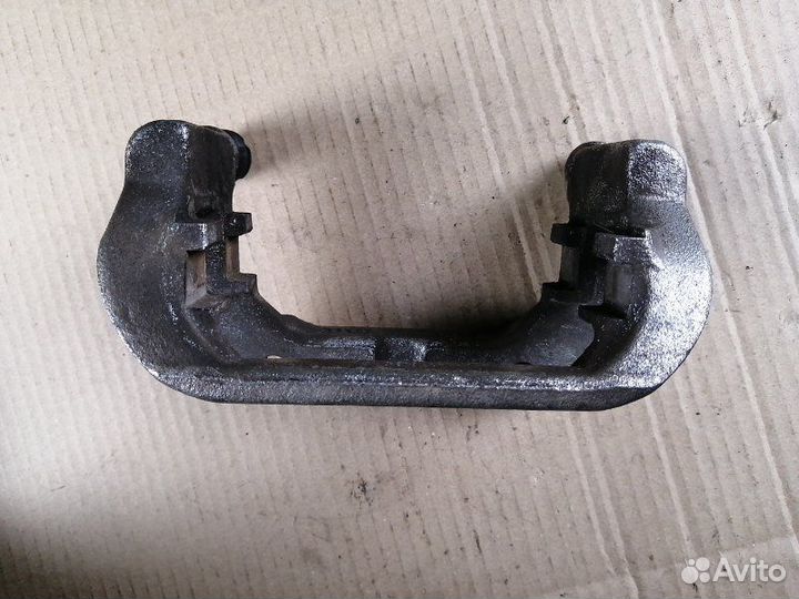 Скоба тормозного суппорта задняя Mercedes-Benz