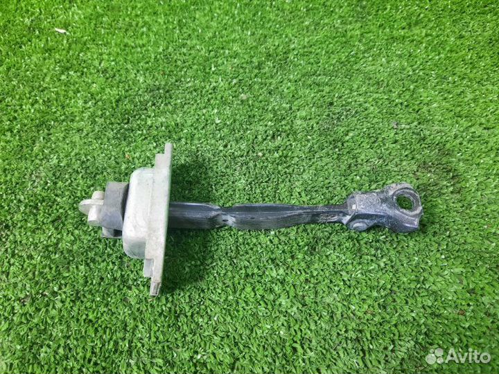 Ограничитель двери передний левый Toyota Camry