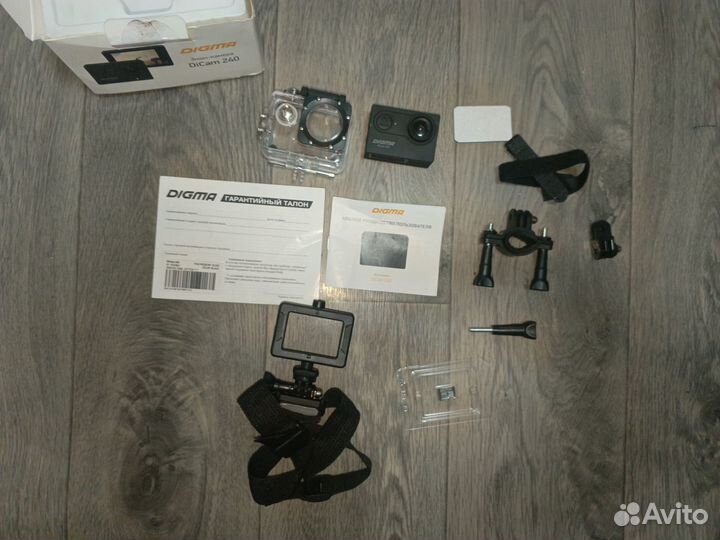 Экшен камера Digma 240