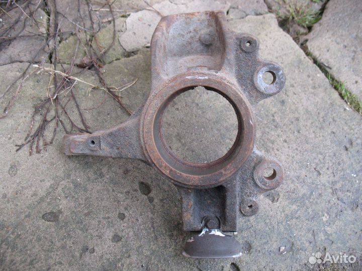 Кулак 21мм левый/правый Ford Focus 2