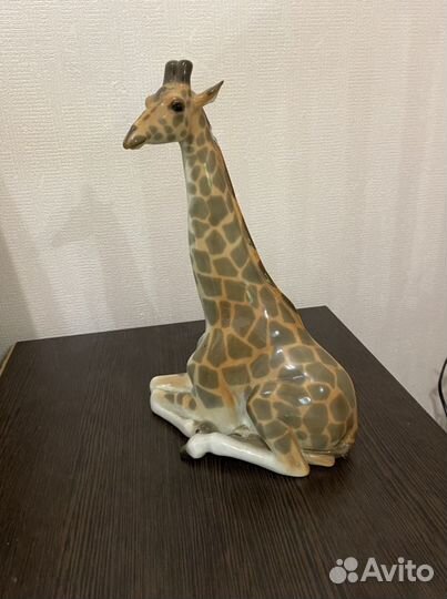 Фарфоровая статуэтка жираф большой лфз