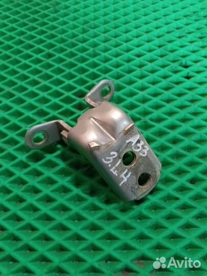 Петля задняя левая нижняя Nissan Maxima A33