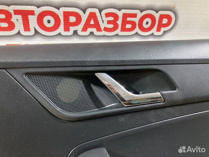 Обшивка боковой двери задняя правая Skoda Rapid