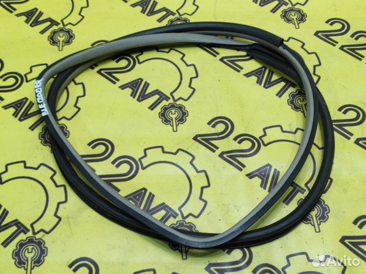 Уплотнитель проема двери задний правый Subaru