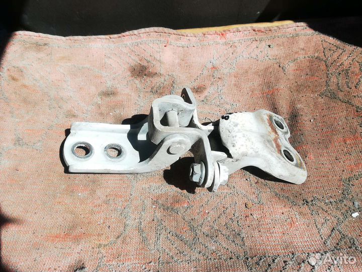 Петля двери Джили Эмгранд EC-7