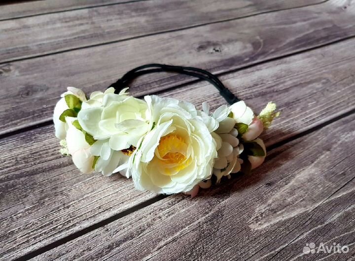 Ободок с цветами на резинке