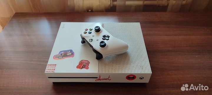 Xbox ONE S 500гб + внешний диск в подарок