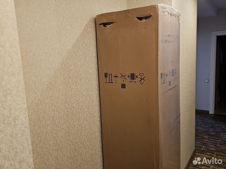 Новый, запечатанный с магазина 203см холодильник