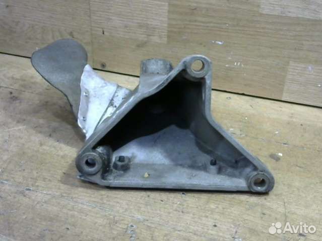 Кронштейн двигателя Audi A4 B5 (S4,RS4) 8D0199388G