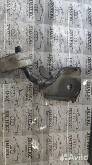 Кронштейн глушителя VW Passat (B6) 2005-2010